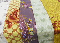 La chaîne de polyester a tricoté le matelas imprimé 120gsm adapté aux besoins du client par tissu piquant