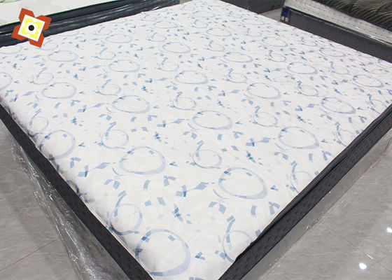 Fabricant de tissus textiles en gros Vente à bas prix Impression blanche Polyester Tissu tricoté Tissu de matelas