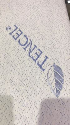 Le jacquard imperméable du polyester 200gsm tissent la largeur du tissu 2.4m
