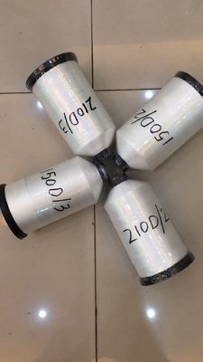 Le fil blanc cru résistant 150d/3 de larme a tourné le fil de couture de polyester