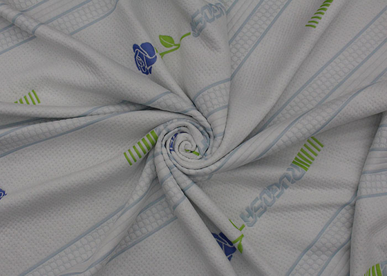 Fabrique de matelas à base de fibres de polyester