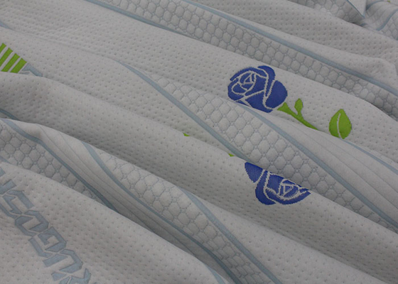 Fabrique de matelas à base de fibres de polyester