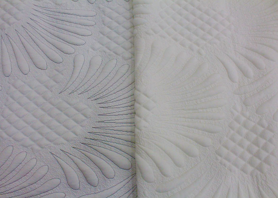 Le tissu piquant adapté aux besoins du client de matelas de Simmons d'oreiller a tricoté le latex teint par fil de jacquard
