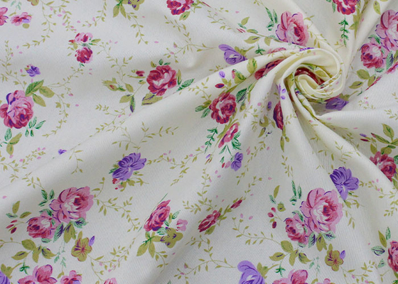 Des matelas et les feuilles sont finement imprimés avec la chaîne 100% de polyester ont imprimé le tissu