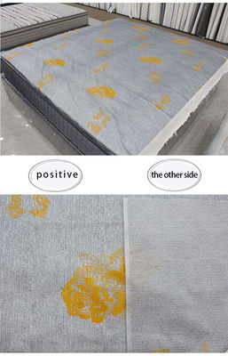 La chaîne 100% de tissu de matelas de polyester a tricoté le tissu imprimé de poudre d'or