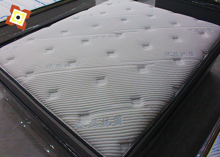 Tissus en gros 100 Tissus tricotés en polyester Tissus à peau douce Tissu à matelas en fils Tissu à matelas en jacquard Tissu à matelas en jacquard